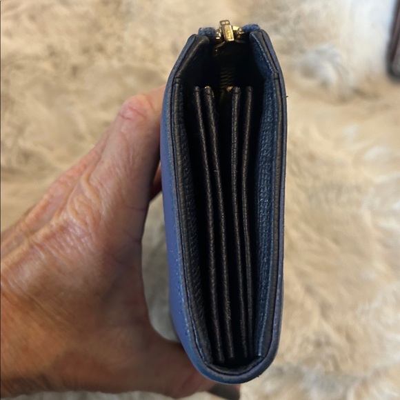 Tod's Navy Blue Leather Wallet. In EUC. - Picture 6 of 15